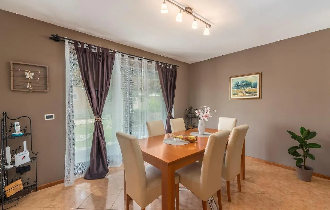 Holiday home Holiday House Vita Tinjan
